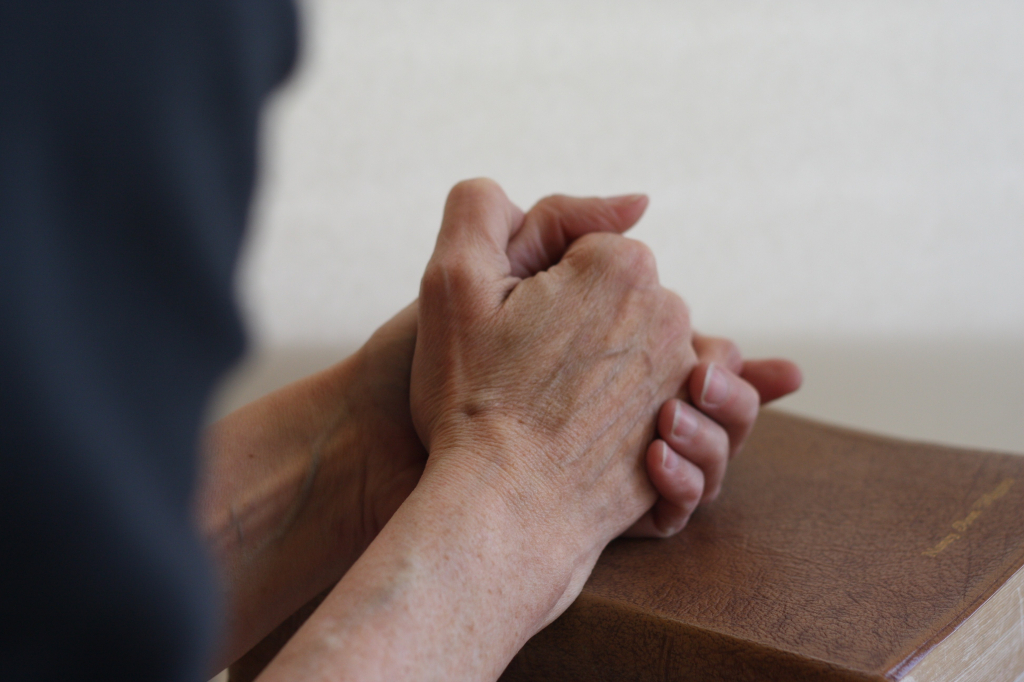 woman-praying-1152214-tablet